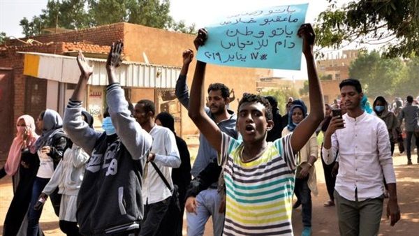 ابن عم قتيل كسلا: "رأيت آثار التعذيب علي جسد المعلم حير"..(فيديو)
