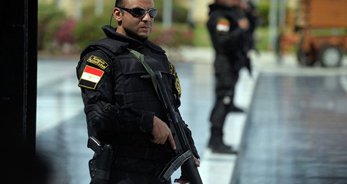 لحظة تفجير إرهابى الأزهر لنفسه بالعبوة الناسفة فى مصر (فيديو)
