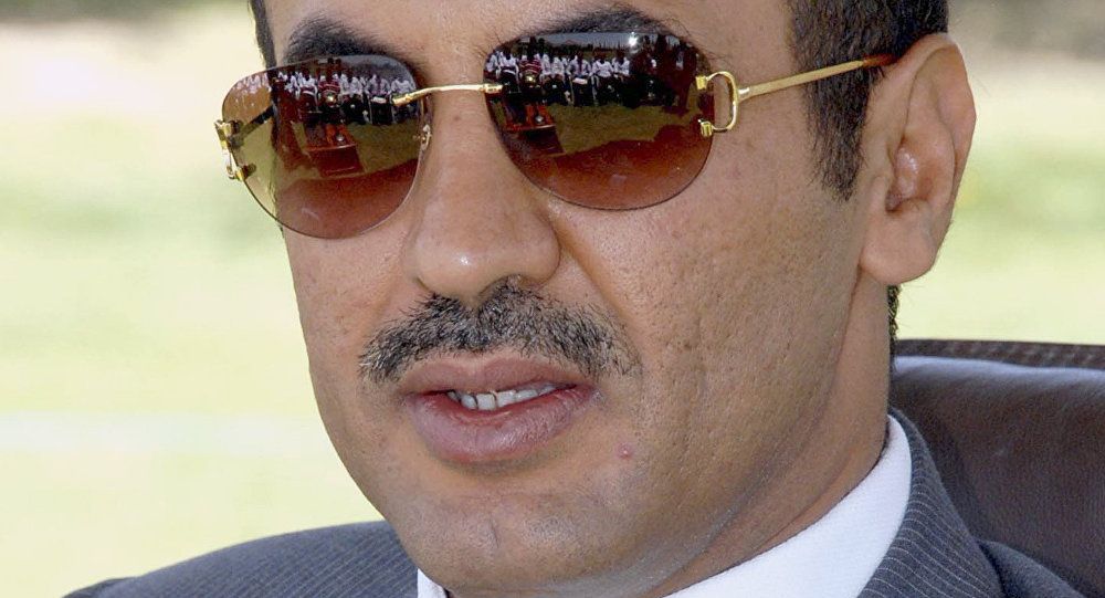ورد للتو ..خيانة اعلنها هذا الخائن على الملاء توجع السفير احمد علي عبد الله صالح ولو عاد الراحل صالح من قبره فسيشرب من دم هذا الخائن ويدفنه حيا