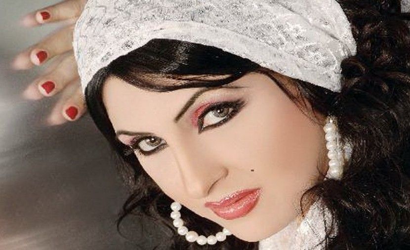 هل خلعت الفنانة زينب العسكري الحجاب؟