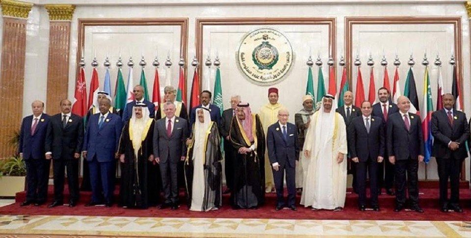 لماذا منعت الرياض الرئيس هادي من القاء كلمة في القمة العربية ومن هو الرجل الذي يتم اعداده بديلاً له وحضر القمة؟