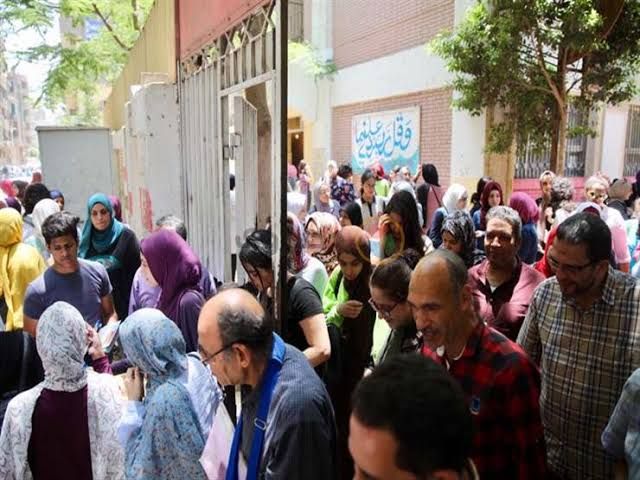 غرائب وطرائف امتحانات الثانوية العامة في امتحان الكيمياء والجغرافيا والأهالي” الكيمياء غدارة...