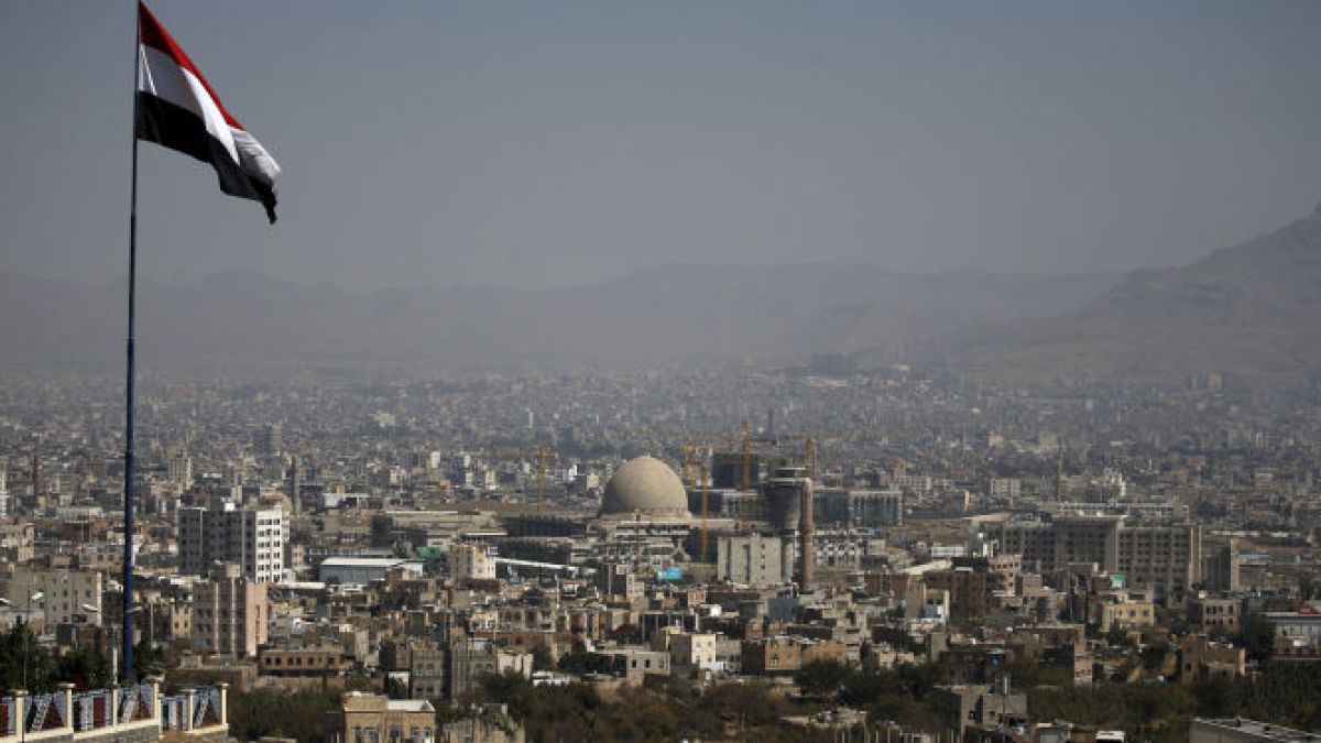 مفاجأة صادمة: شاهد كيف اقتحمت قوات “طارق صالح” العاصمة صنعاء ووزارة الدفاع التابعة للحوثيين تصدر إعلان هام وعاجل (صور)