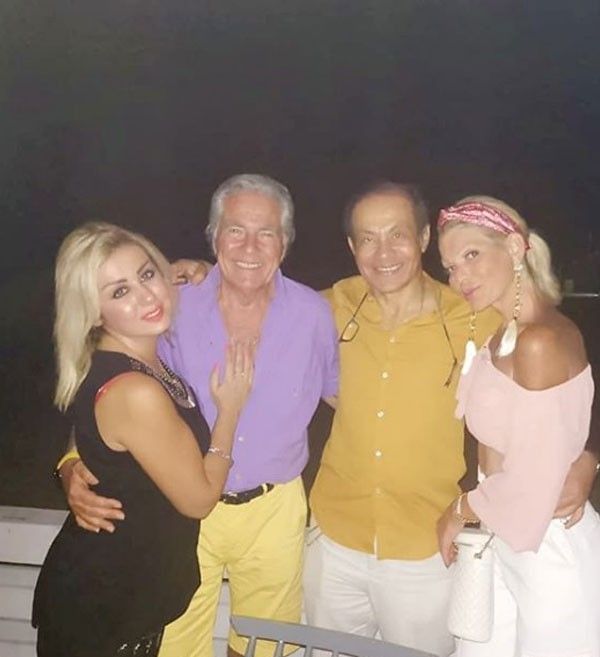 مصطفى فهمي يستعيد شبابه في شرم الشيخ وطلة جريئة لزوجته