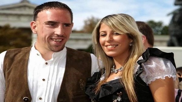 ريبيري وأسرته يصلون القاهرة لمؤازرة الجزائر في نهائى أمم إفريقيا