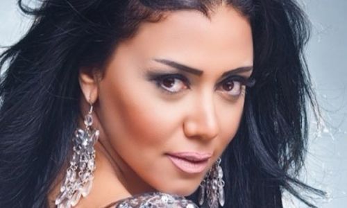 بالصور.. رانيا يوسف مع ابنتيها في اليونان