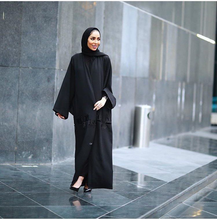 أكثر من 10 موديلات عبايات من الفاشينيستا فاطيمة لعيد الأضحى