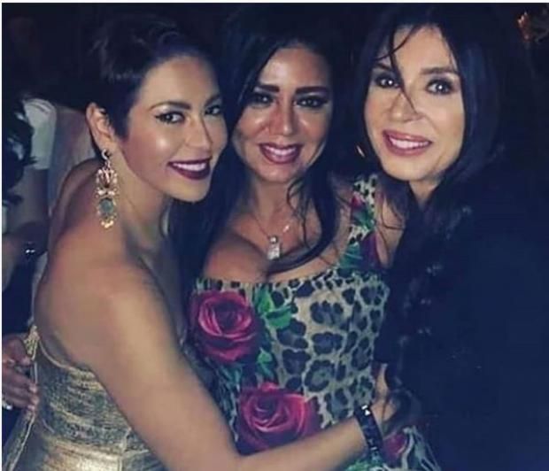 بإطلالة شبيهة لرانيا يوسف.. ياسمين عبد العزيز تعود للقاءات التليفزيونية مع منى الشاذلي