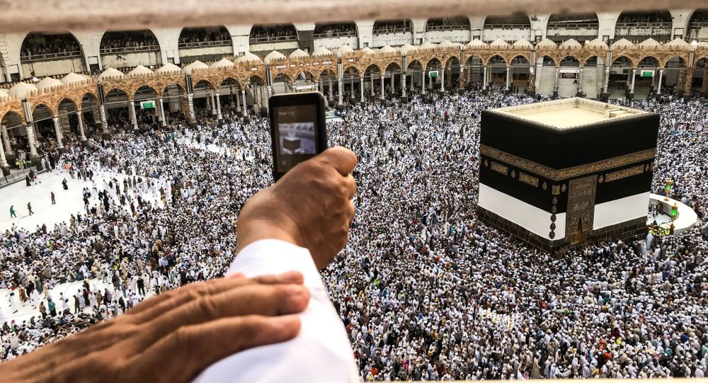 وردنا الان : من مكة المكرمة جريمة مروعة قبل قليل في المسجد الحرام .. حوثي يرتكب فعلًا صادمًا أمام الكعبة بموسم الحج ويصعق كل الحجاج اليمنيين ( شاهد فيديو مرعب)