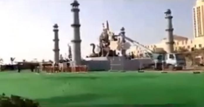 رقص واختلاط على الطقوس الهندوسية.. ومسرح ضخم يضم ”الشيطان” في جدة السعودية..!