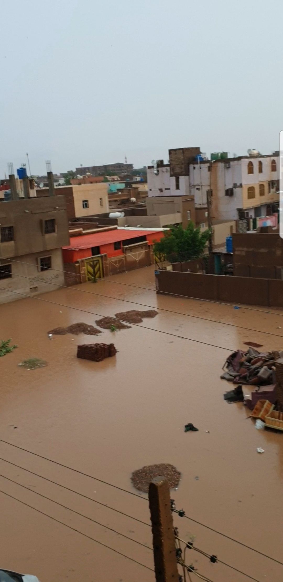 بالصور: امطار غزيرة لثلاث ساعات متواصلة تتسبب في غرق الخرطوم