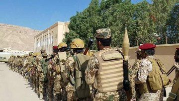 عــاجل..الرئيس هادي يبدأ التحرك ويرعب الجميع ويرسل اسلحة ثقيلة الى معسكرات الحماية الرئاسية في عدن..(صور+تفاصيل)