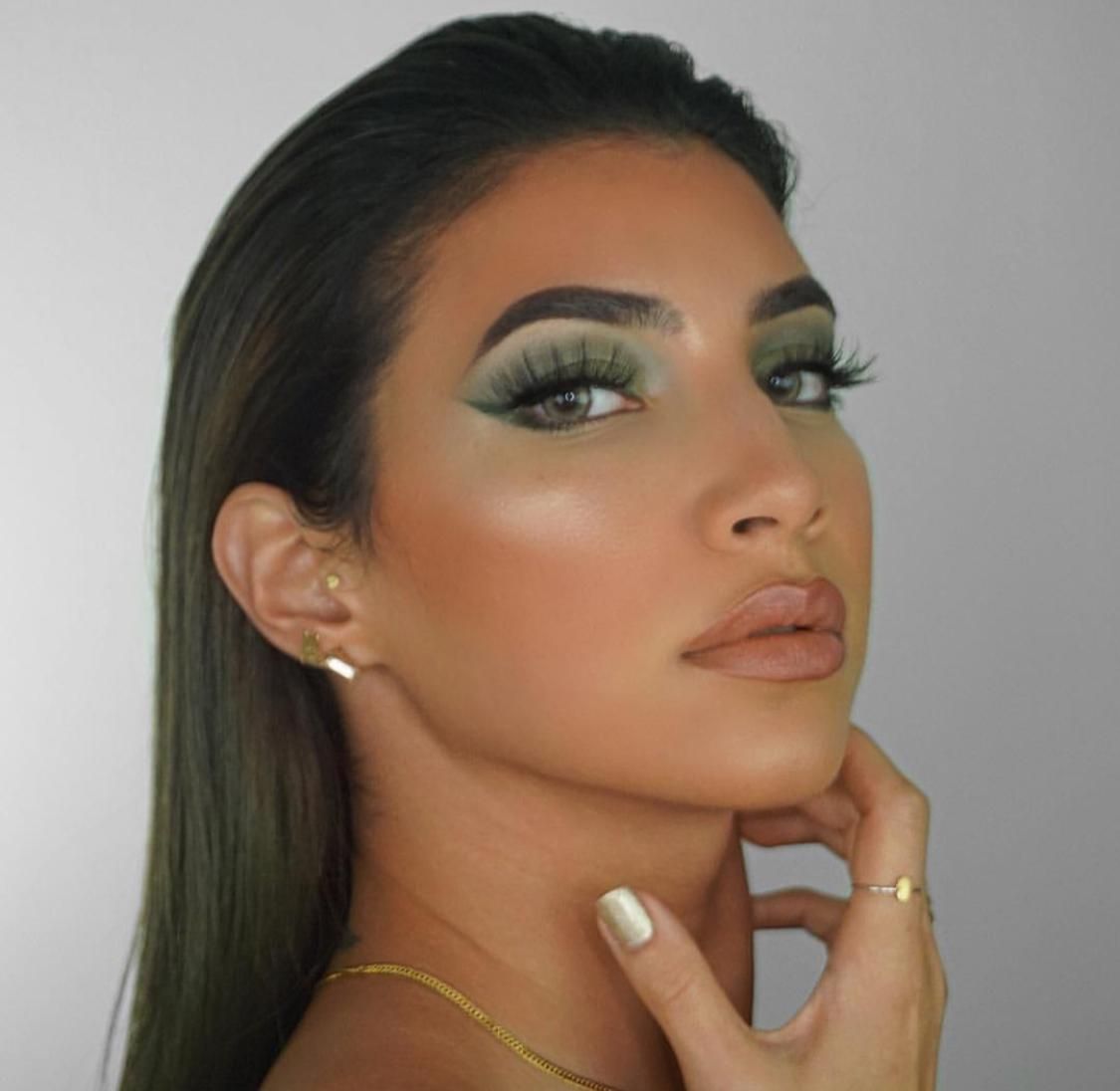 مكياج عصري على طريقة خبيرة التجميل السعودية ليالي