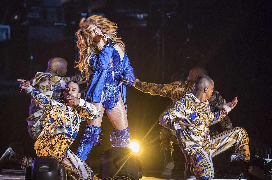 جينيفر لوبيز في حفل مصر بأجرأ الإطلالات وإحداها بتوقيع مصري