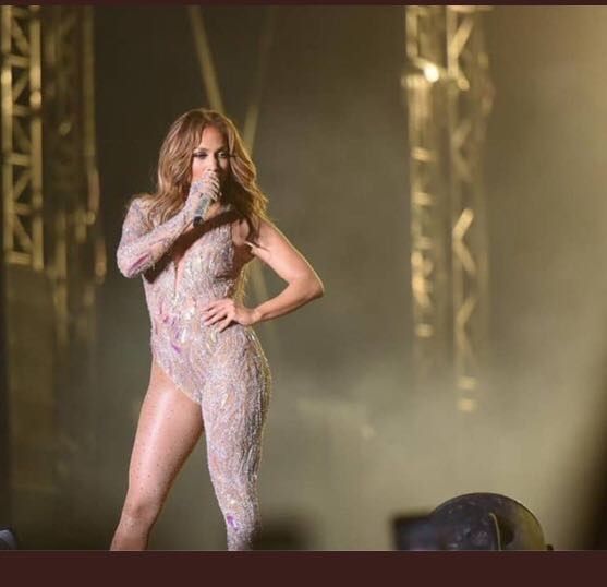 جينيفر لوبيز في حفل مصر بأجرأ الإطلالات وإحداها بتوقيع مصري