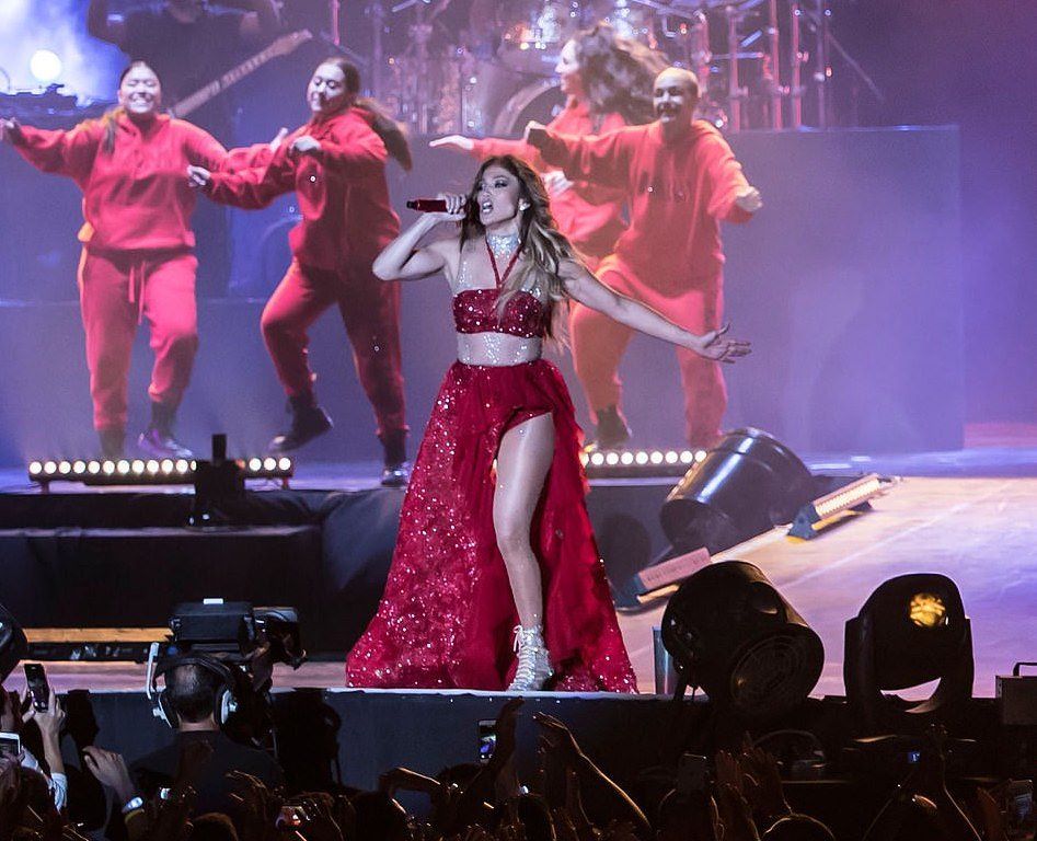 جينيفر لوبيز في حفل مصر بأجرأ الإطلالات وإحداها بتوقيع مصري