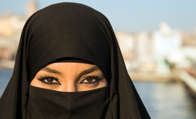 شاهد الفيديو شاعر يحرض على العنف وهجر المرأة في السعودية