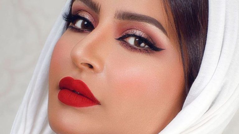 صدمت كل السعوديين ..حسناء سعودية مشهورة وفائقة الجمال تلجأ لحيلة شيطانية ماكرة وخبيثة وحصلت على مليون ريال سعودي ( شاهد جمالها وكيف حصلت على المليون )