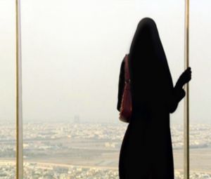 وأخيراً.. الفتاة السعودية الهاربة تعود إلى أسرتها وترتدي الحجاب والسلطات الأمنية تتخذ أول إجراء