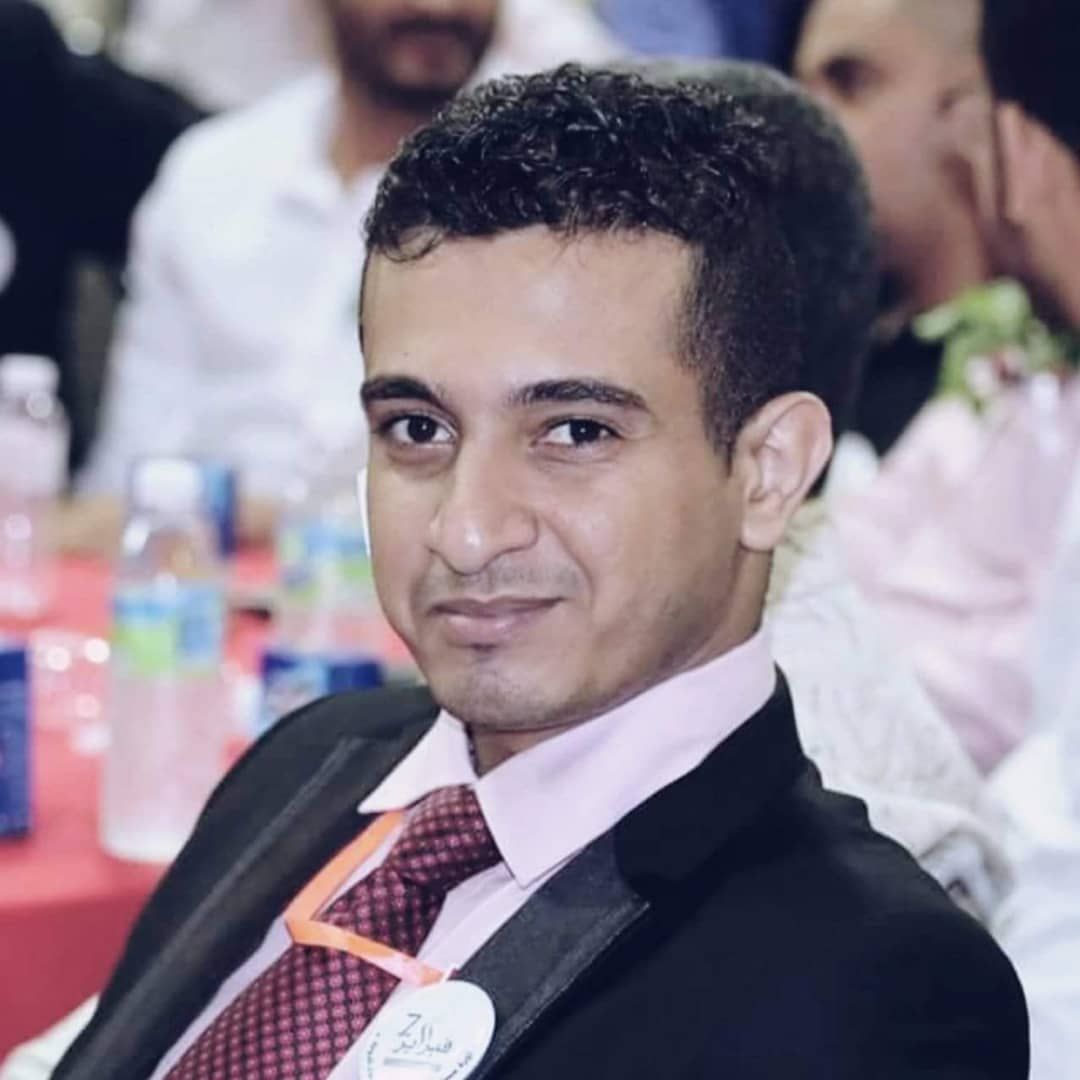 فتاة سعودية تتباهي على ”تويتر” بتحرشها بوافد أسيوي هي ورفيقتها وتصوره داخل غرفة نومها .. شاهد كيف كانت النهاية..!؟