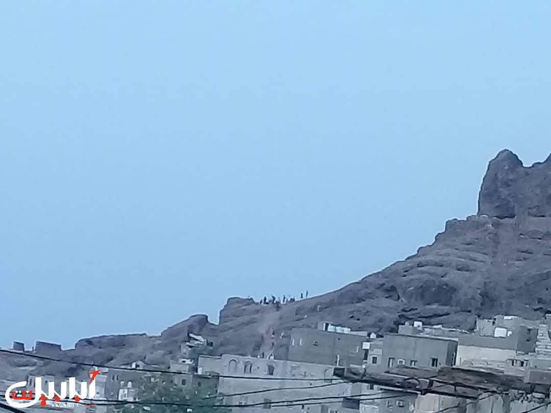 ورد الان.. شاهد: اولى الصور لعمليات السطو والنهب لقصر المعاشيق في عدن