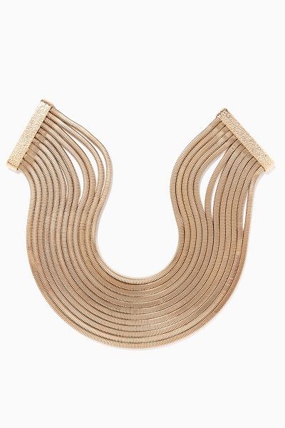 موديلات تشوكر Choker جريئة لإطلالات الجامعة 2020