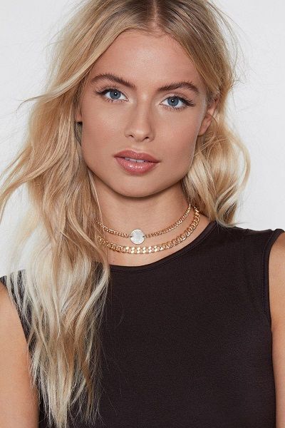 موديلات تشوكر Choker جريئة لإطلالات الجامعة 2020
