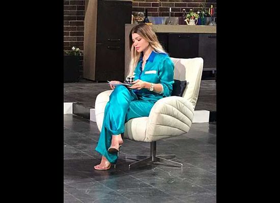 تراند اليوم : شاهد.. طليقة خالد يوسف تظهر بملابس النوم على الهواء...