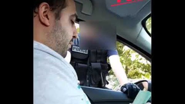 مهاجر تركي لشرطي فرنسي: اخترعتم العطور لأنكم لم تكونوا تستحمون