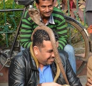 الإعلامي محمد العرب يذيع خبر عن مقتل عبدالملك الحوثي وصعوده فوق جثته .. وينشر ‘‘أول صورة‘‘ .. (شاهد)