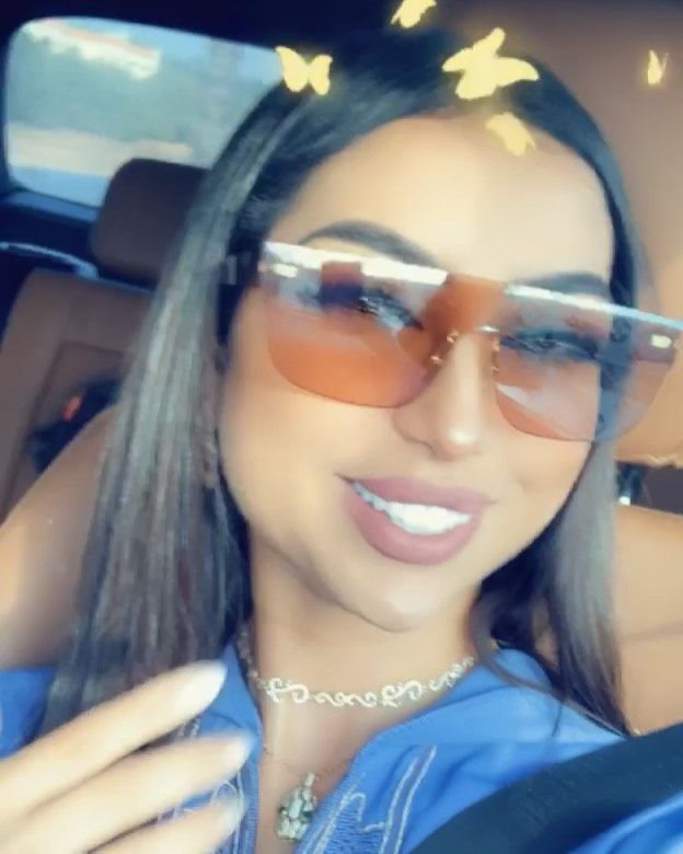 سروال دنيا بطمة الضيق اللاصق يشعل المواقع… “أوفر” و”استري روحك”