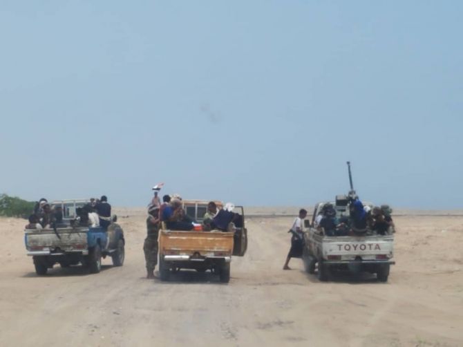 عـــاجل : مصدر عسكري : دقت ساعة الصفر ...وصول تعزيزات ضخمة لقوات الجيش بينها دبابات وصواريخ الى هذه المحافظة الجنوبية .. شــاهد (صور)