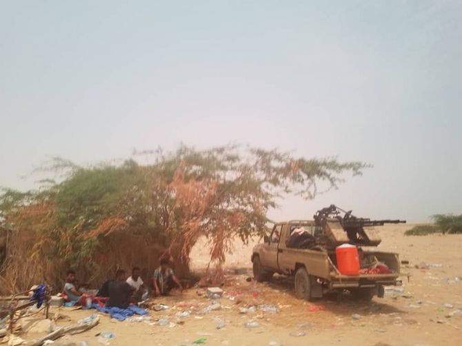 عـــاجل : مصدر عسكري : دقت ساعة الصفر ...وصول تعزيزات ضخمة لقوات الجيش بينها دبابات وصواريخ الى هذه المحافظة الجنوبية .. شــاهد (صور)