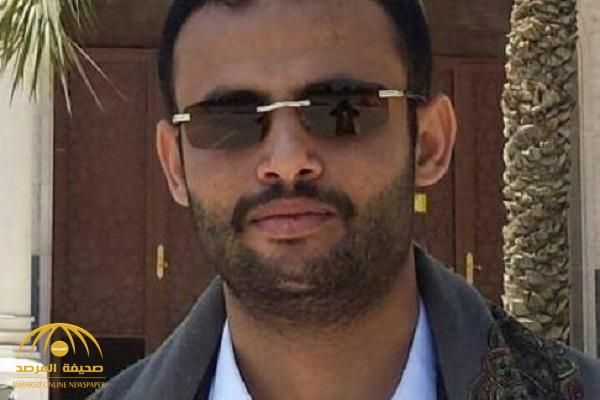 حدث قبل قليل ..شيخ من سنحان مقرب من الرئيس صالح يطعن مهدي المشاط في بطنه ويسقطه ارضا مضرجا بدمائه قبل دخوله مسجد الصالح