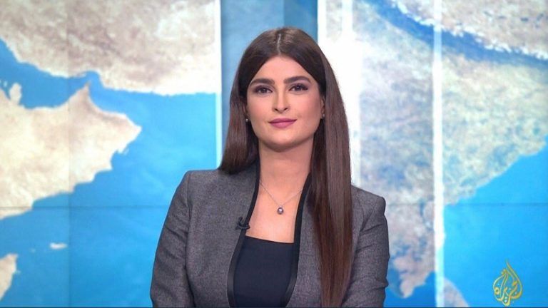 عاجل اليمن : ظهور جديد ومثير لمذيعة الجزيرة ‘‘علا الفارس’’ مع أمير قطر .. شاهد أين وقفت؟ (صورة)