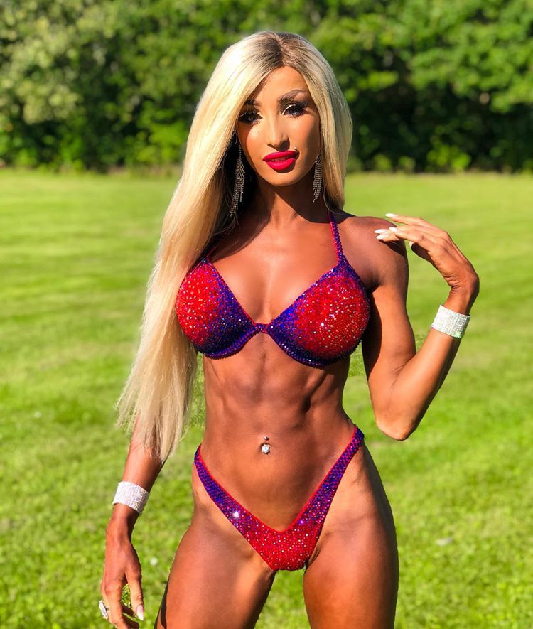 شاهدوا.. مايا نعمة “مس بكيني فيتنس” تثير موجة انتقادات بالمايو بنحافة زائدة ووجه يشبه الباربي