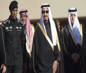 آخر ظهور للحارس الشخصي للملك سلمان اللواء عبدالعزيز الفغم قبل مقتله (فيديو)