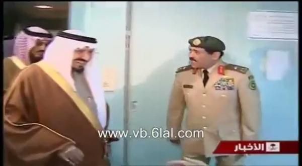 قاتل عبدالعزيز الفغم حارس الملك سلمان يظهر في المستشفى على قيد الحياة .. وأمير بارز يزوره .. فيديو يهز السعودية..(شاهد)