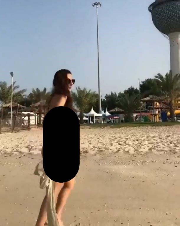 شاهدوا فتاة تتعرى أمام أبراج الكويت.. وتثير موجة غضب واسعة