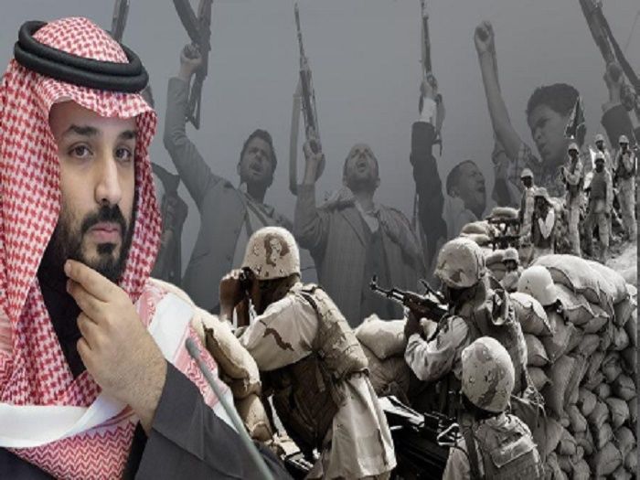 شاهد كيف يمشي الأمير المعزول محمد بن نايف والقيود على قدميه ؟ .. ‘‘فيديو مؤثر‘‘