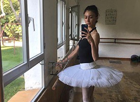 في حالة سكر راقصة شهيرة تعتدى على ضابط .. وهذة تفاصيل عقوبتها وحكمها..شاهد