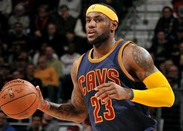 مشاهير يفرون من حرائق الغابات بلوس أنجلوس