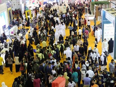 إقبال كثيف فـي ثاني أيام «الشارقة للكتاب»