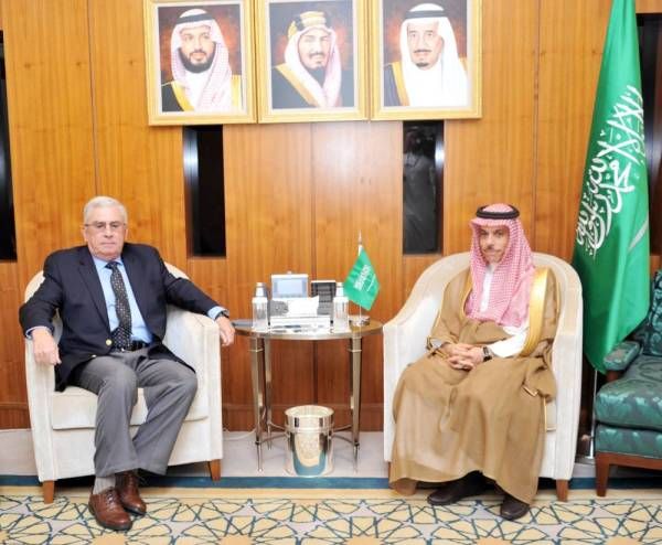 وزير الخارجية والسفير الأمريكي يناقشان المستجدات الإقليمية