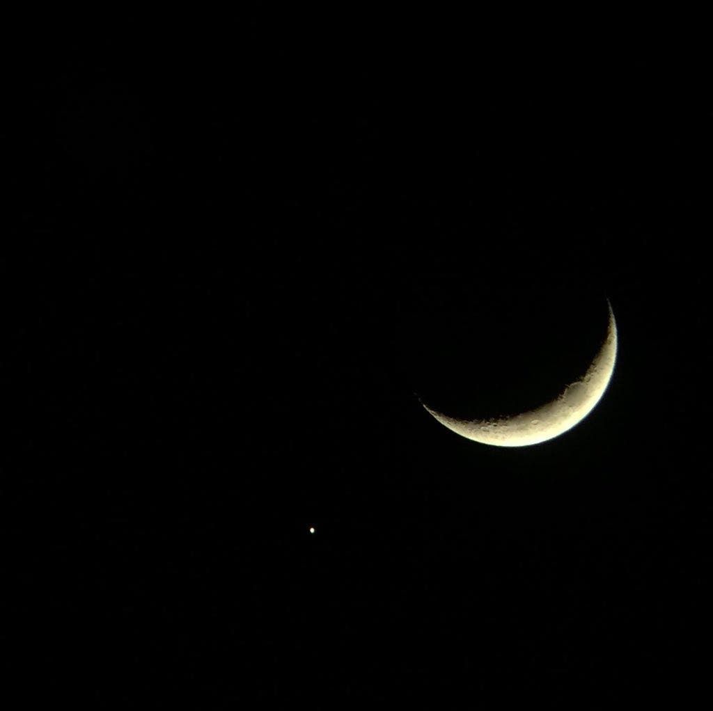 السعودية | اقتران القمر بكوكب المشتري.. منظر يأسر السعوديين