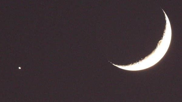 السعودية | اقتران القمر بكوكب المشتري.. منظر يأسر السعوديين