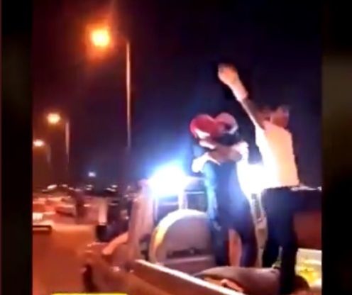 السعودية التي يريدها تركي آل الشيخ .. شابان يمارسان الشذوذ علناً في سيارة!