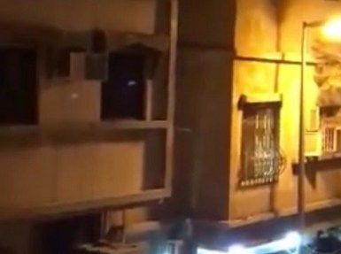 سكان هذه المدينة السعودية يفاجئون بصرخات مرعبة لسيدة سعودية ..وعند اقتحامهم الشقة كانت المفاجأة التي صدمت الجميع "لن تصدق ماذا كان يفعل زوجها "شاهد"