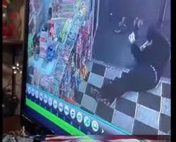 شاهد فيديو.. مغترب يمني يقتل لص ضمن عصابة حاولوا السطو على محلة التجاري "تفاصيل"