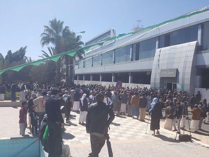 أول رحلات جوية بين السعودية واليمن بعد إعلان التحالف فتح مطار صنعاء.. شاهد الصور